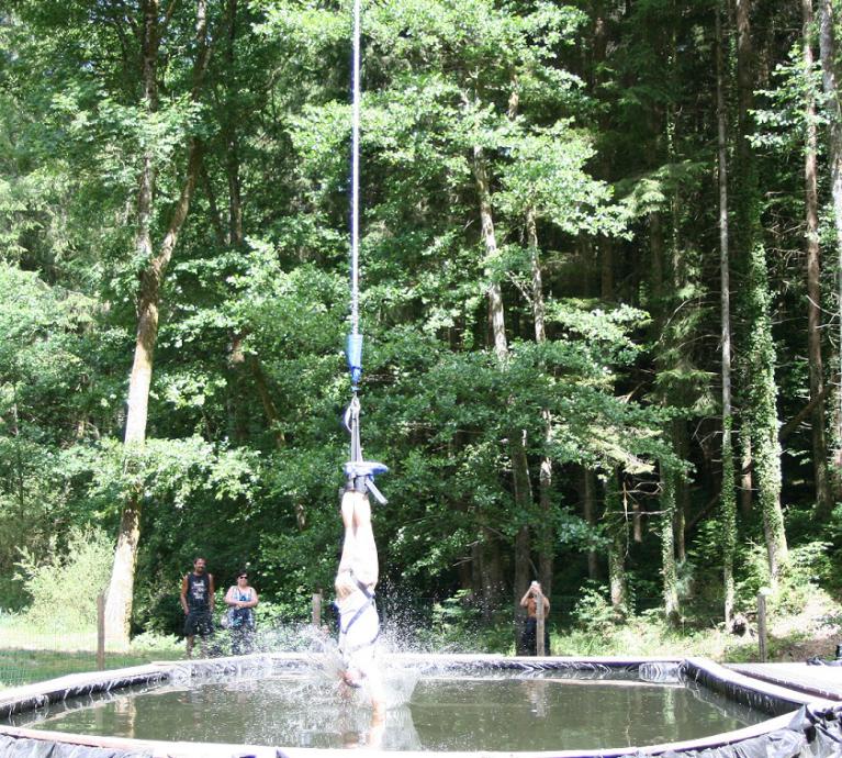 Saut élastique. Saut élastique.